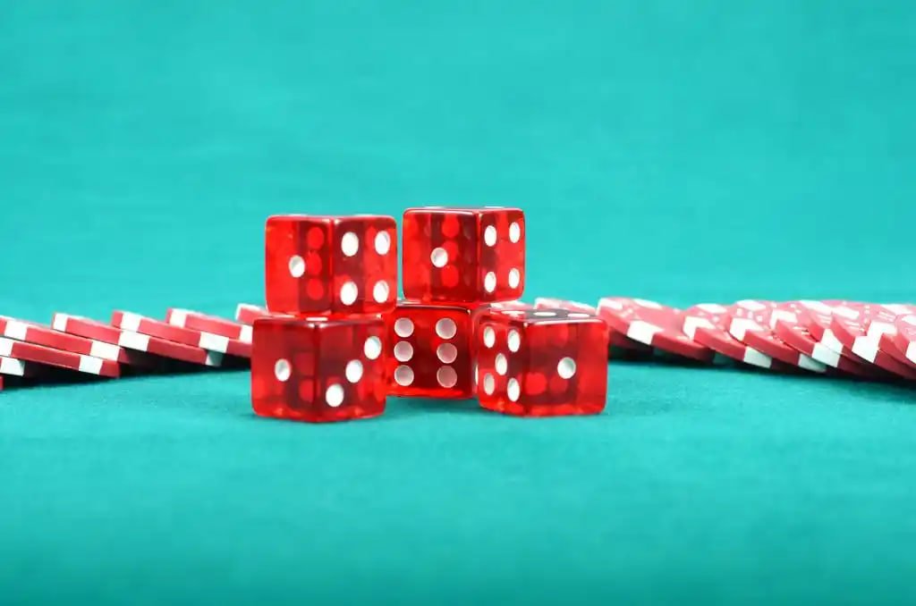 Tim meninjau dokumen lucky77